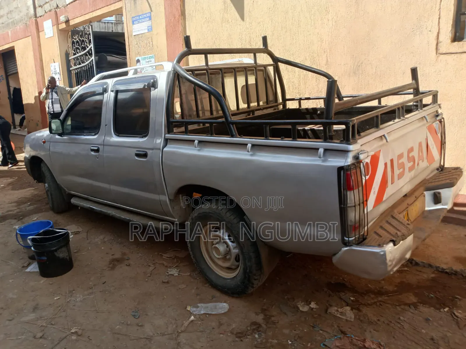 Nissan DoubleCab 2001 Silver