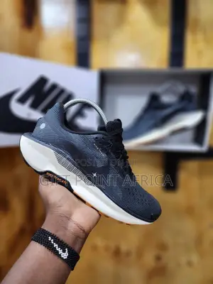 *Nike Trail React* Sneakers