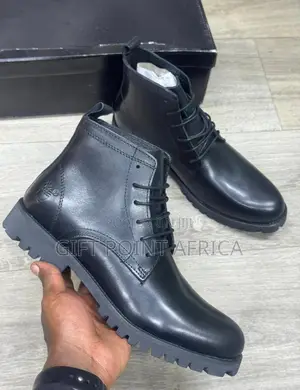 Classic Laced Leather Timberland Boots for Men