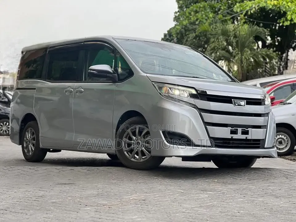 Toyota Noah 2.0 AWD (8 Seater) 2019 Silver