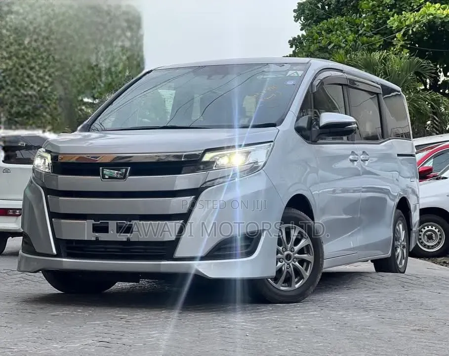 Toyota Noah 2.0 AWD (8 Seater) 2019 Silver
