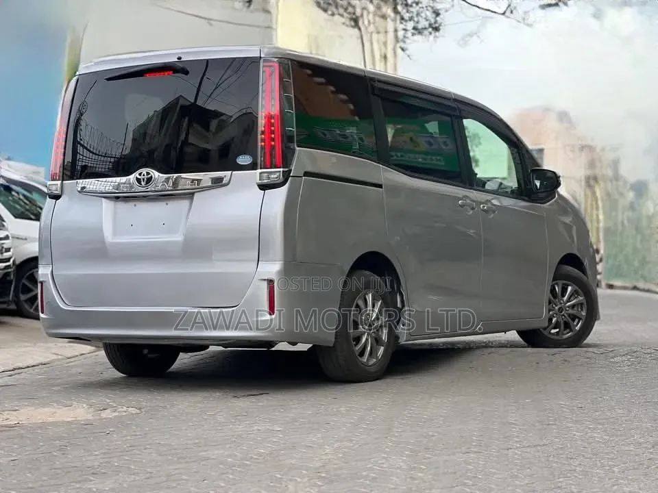 Toyota Noah 2.0 AWD (8 Seater) 2019 Silver