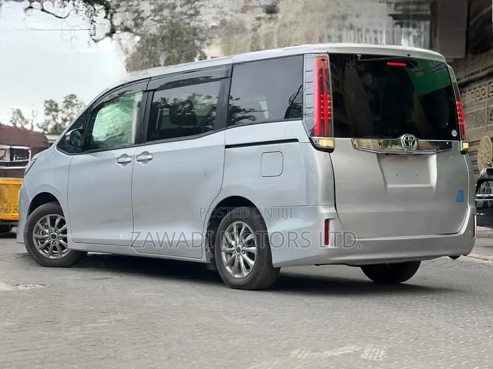 Toyota Noah 2.0 AWD (8 Seater) 2019 Silver