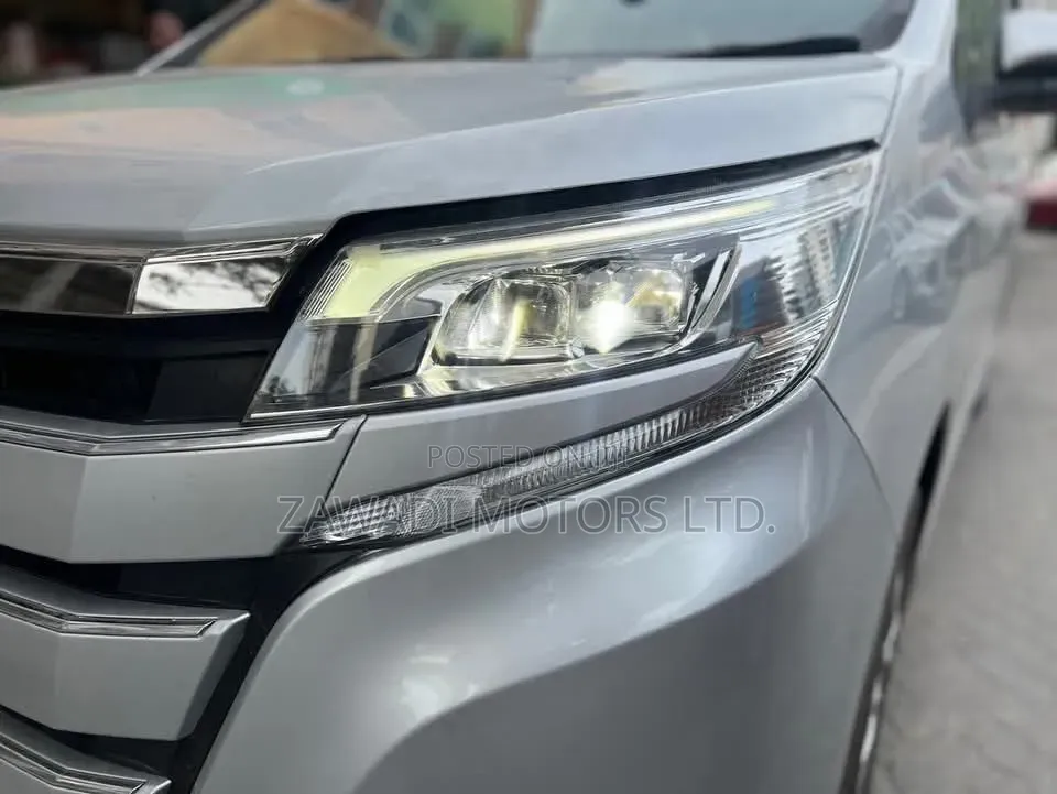 Toyota Noah 2.0 AWD (8 Seater) 2019 Silver
