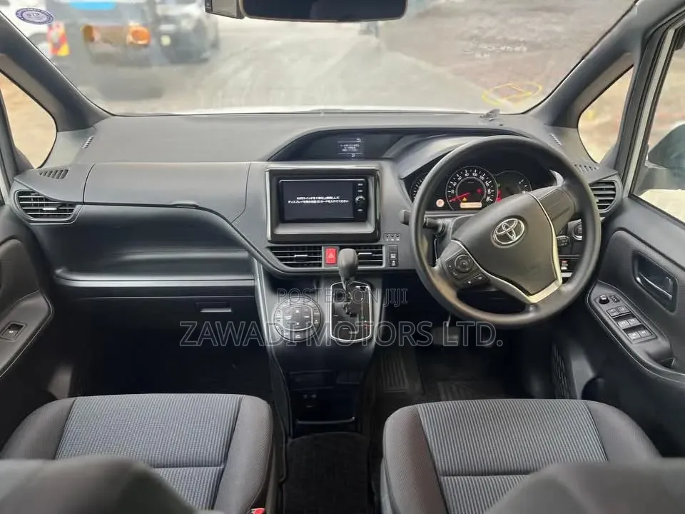 Toyota Noah 2.0 AWD (8 Seater) 2019 Silver