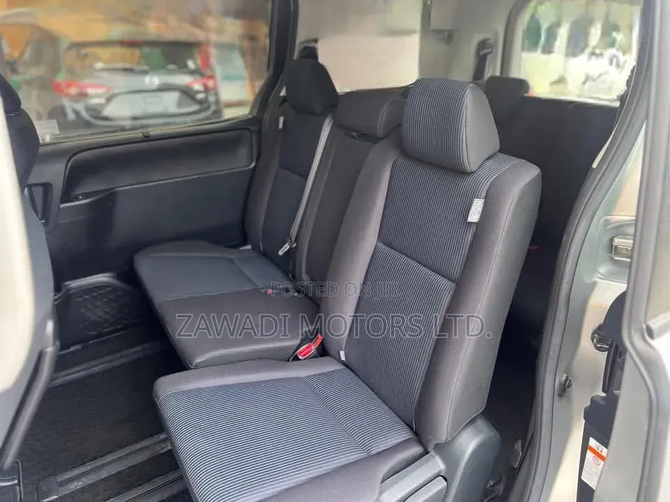 Toyota Noah 2.0 AWD (8 Seater) 2019 Silver