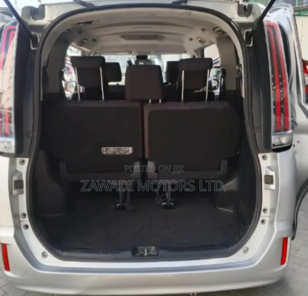 Toyota Noah 2.0 AWD (8 Seater) 2019 Silver
