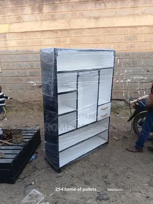 Strong Black and White Pallet Shoe Rack Safi.