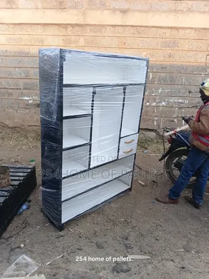 Strong Black and White Pallet Shoe Rack Safi.