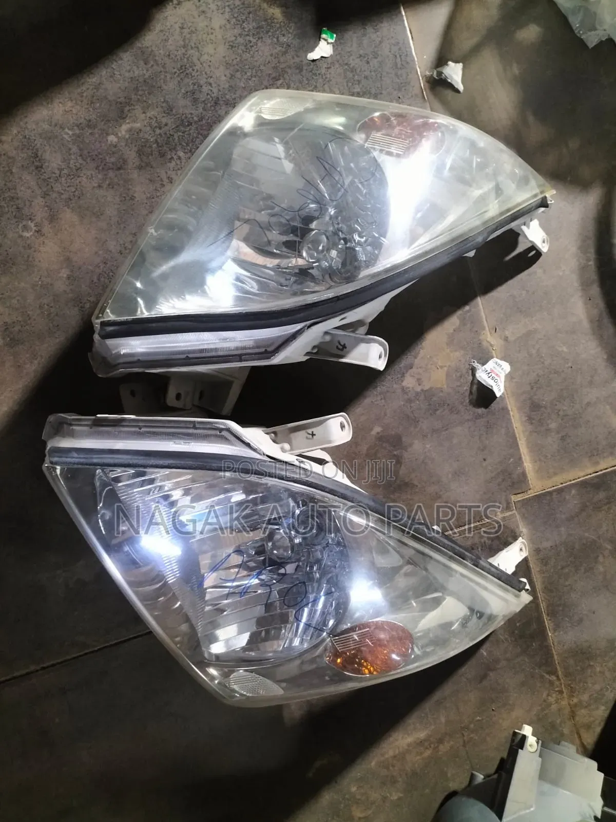 Toyota Landcruseir Prado 120 Headlight