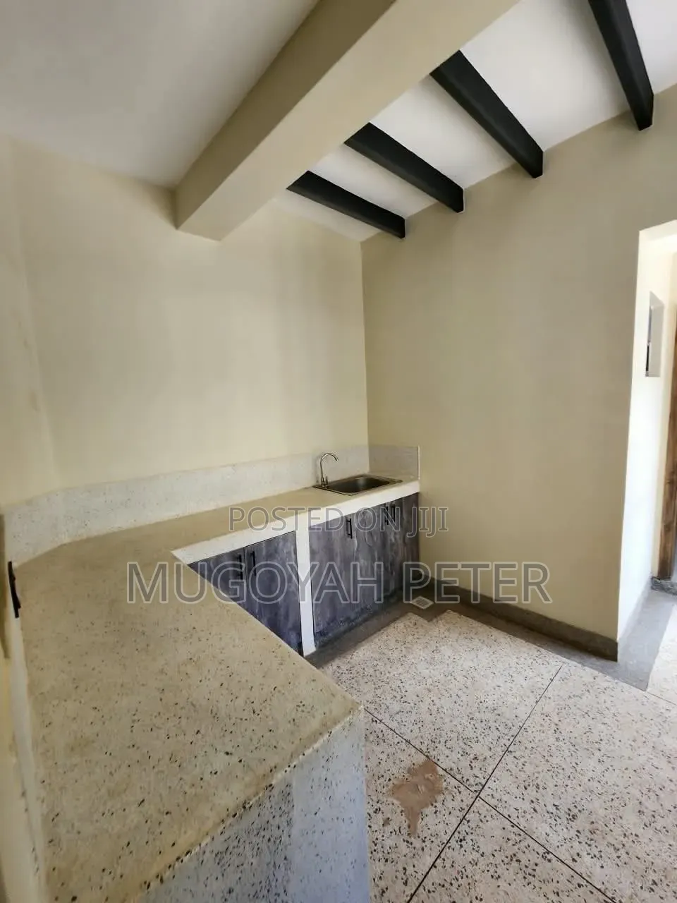 4bdrm Maisonette in Banana for rent