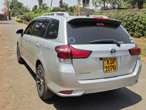 Toyota Corolla Fielder 1.5 Hybrid FWD 2016 Silver