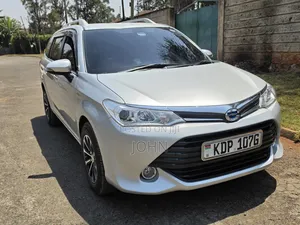Toyota Corolla Fielder 1.5 Hybrid FWD 2016 Silver