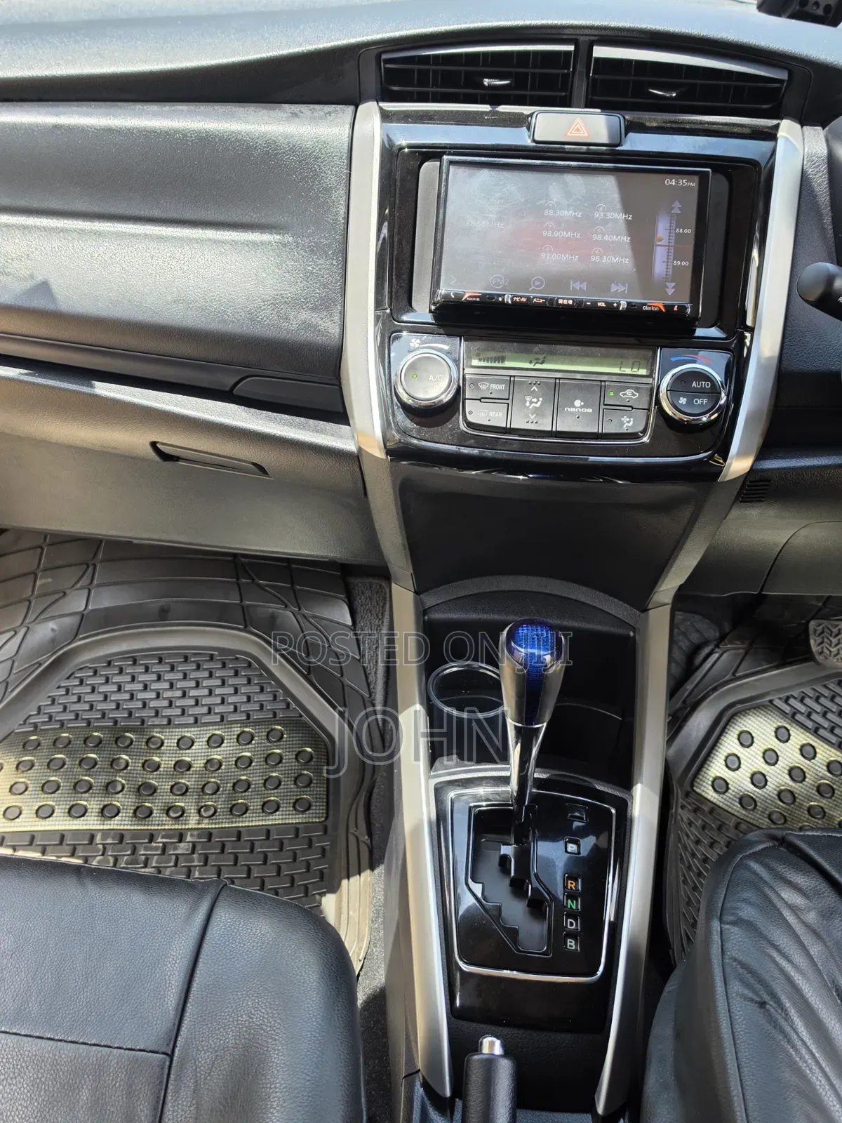 Toyota Corolla Fielder 1.5 Hybrid FWD 2016 Silver