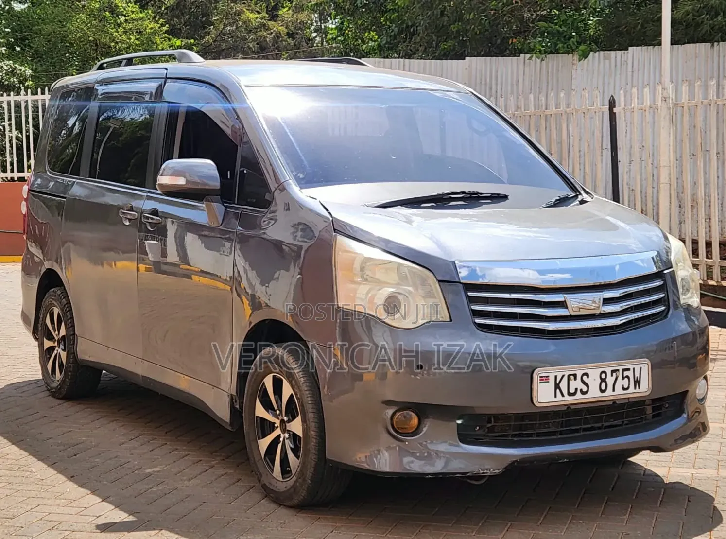 Toyota Noah 2011 Gray