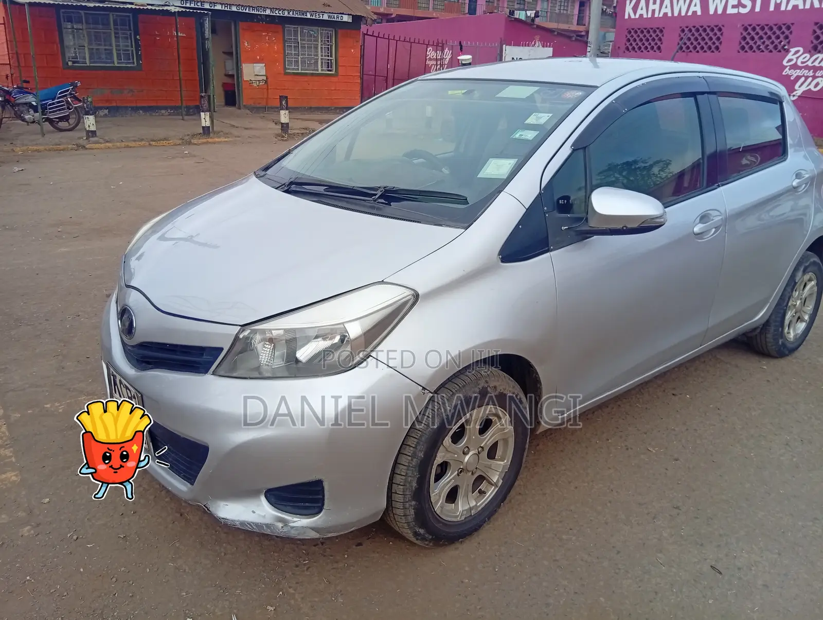 Toyota Vitz 2011 Silver