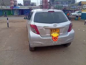 Toyota Vitz 2011 Silver
