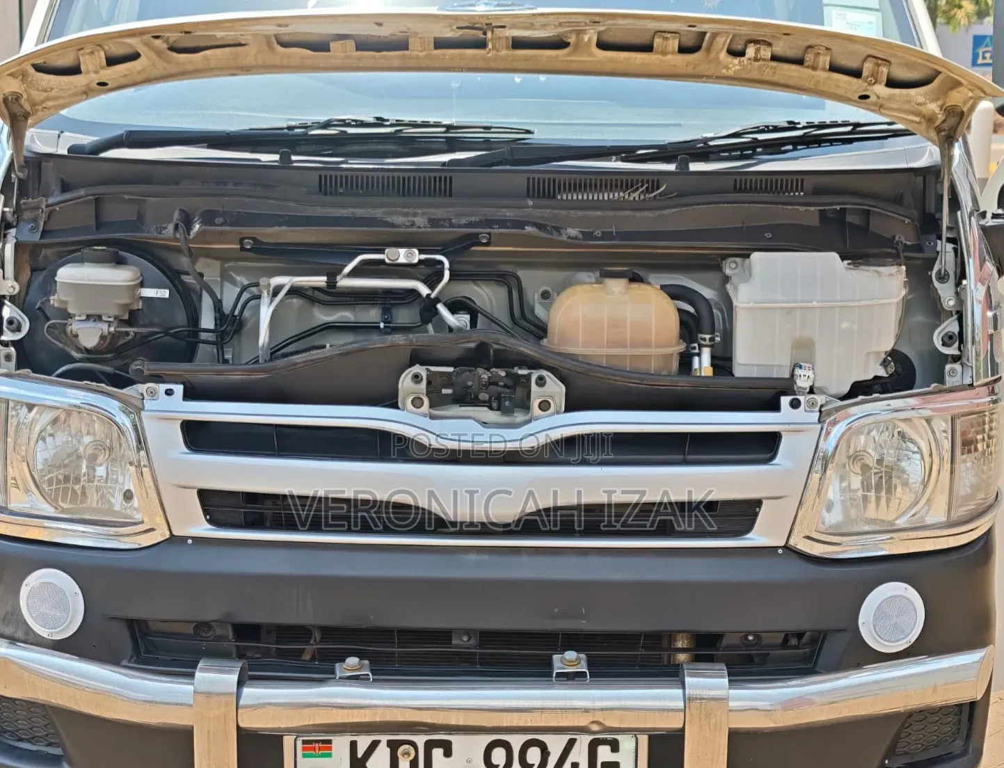 Toyota HiAce 2013 White
