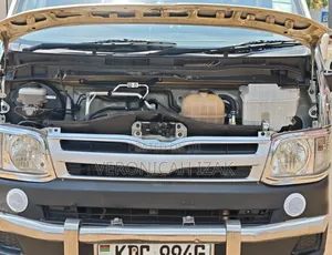 Toyota HiAce 2013 White