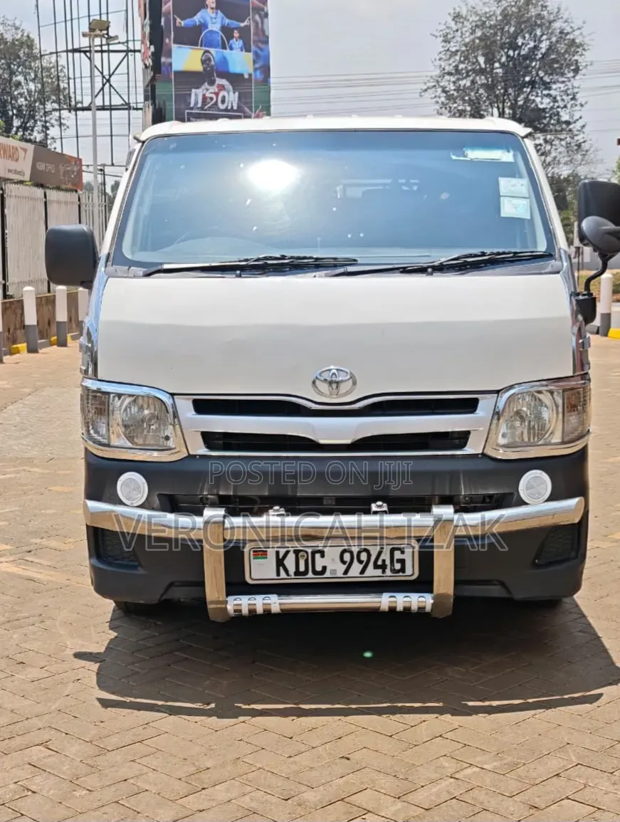 Toyota HiAce 2013 White