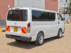 Toyota HiAce 2013 White