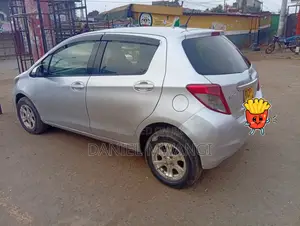 Toyota Vitz 2011 Silver