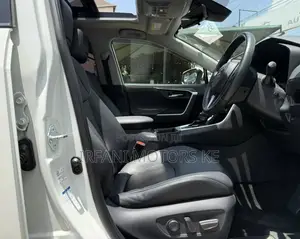 Toyota RAV4 Limited AWD 2019 White