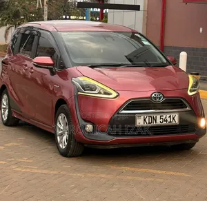 Toyota Sienta 2017 Red
