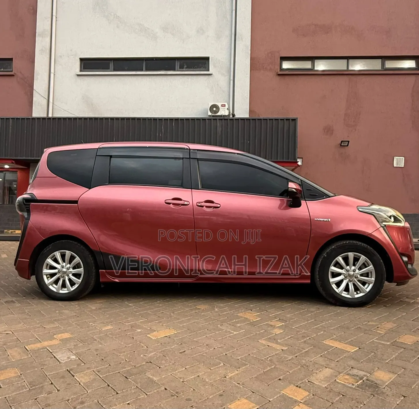 Toyota Sienta 2017 Red