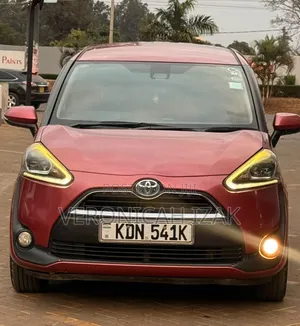 Toyota Sienta 2017 Red