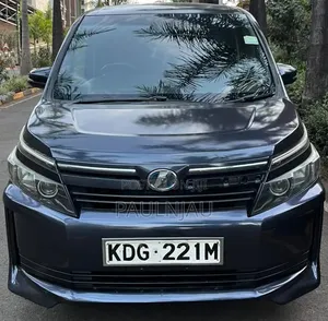 Toyota Voxy 2015