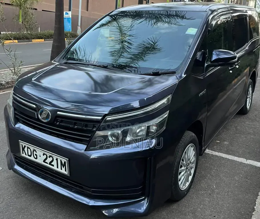 Toyota Voxy 2015