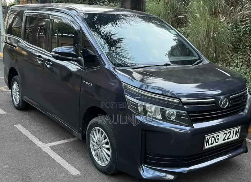 Toyota Voxy 2015