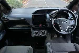 Toyota Voxy 2015