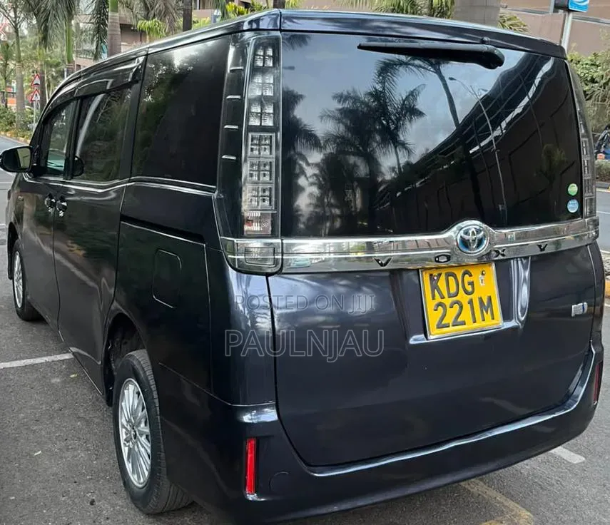 Toyota Voxy 2015
