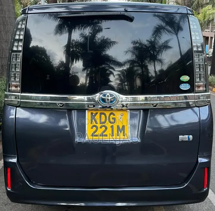 Toyota Voxy 2015