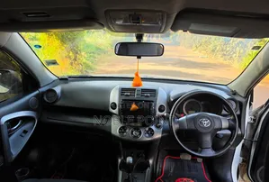 Toyota RAV4 2010 White