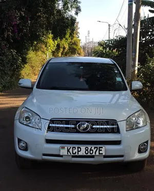Toyota RAV4 2010 White