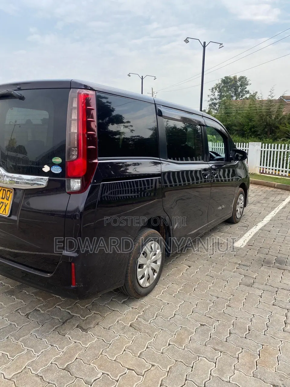 Toyota Noah 2.0 FWD (7 Seater) 2017 Purple