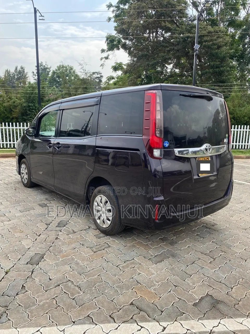 Toyota Noah 2.0 FWD (7 Seater) 2017 Purple