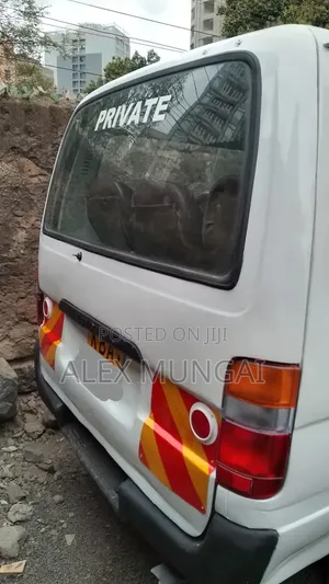 Toyota HiAce 2000 White