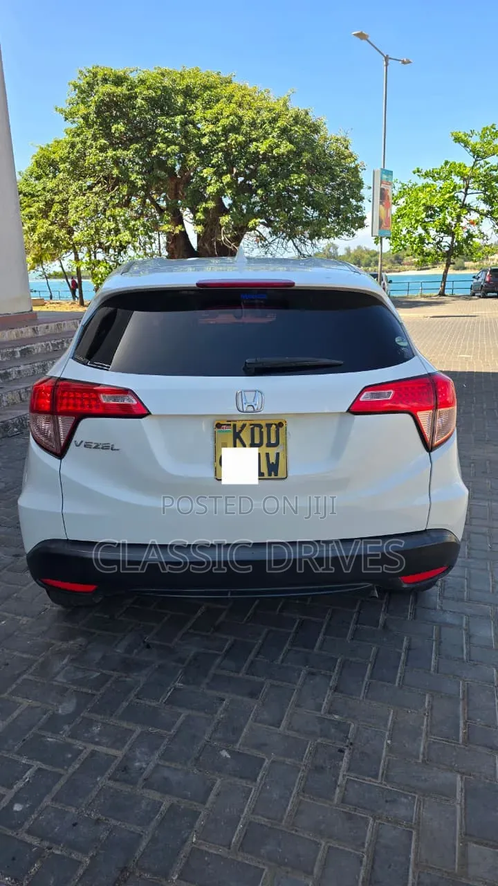 Honda Vezel 2015 White