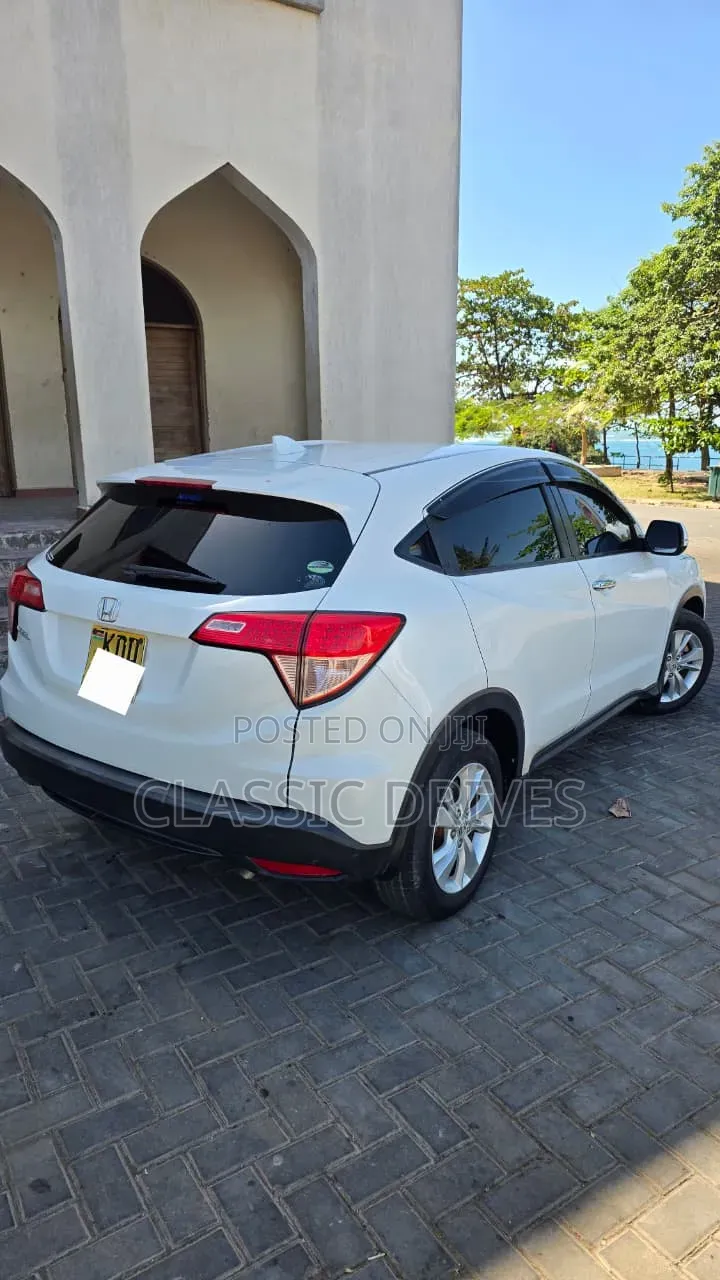 Honda Vezel 2015 White