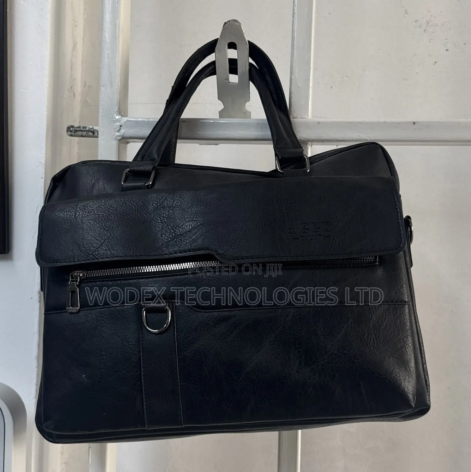 Jeep Buluo Leather Business Briefcase / Laptop Messenger Bag.