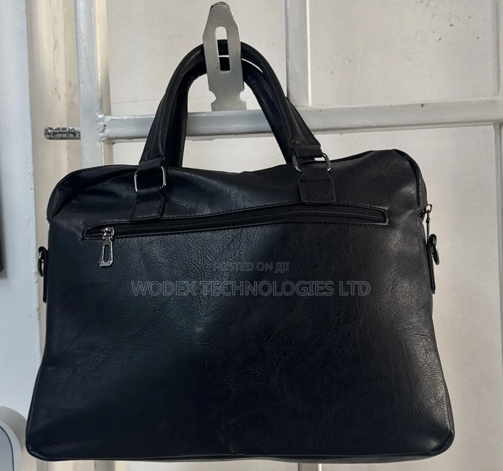 Jeep Buluo Leather Business Briefcase / Laptop Messenger Bag.