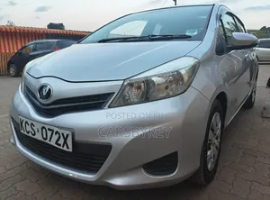 Toyota Vitz 2011 Silver