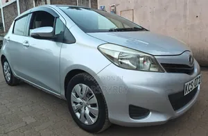 Toyota Vitz 2011 Silver