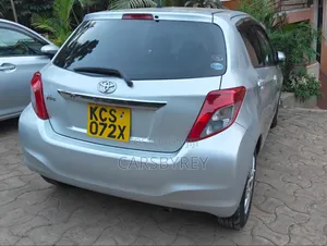 Toyota Vitz 2011 Silver