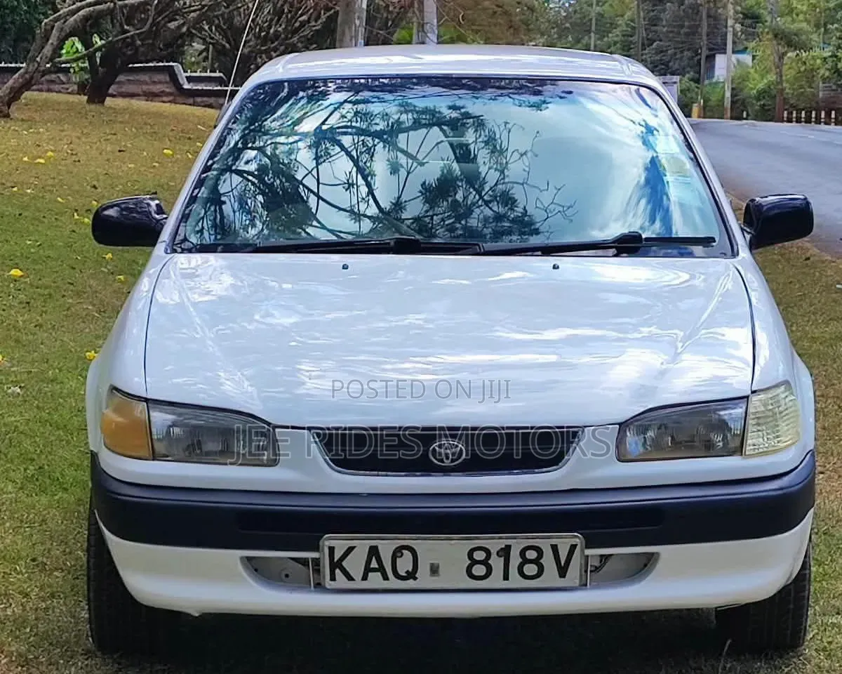 Toyota Corolla Sedan 1998 White