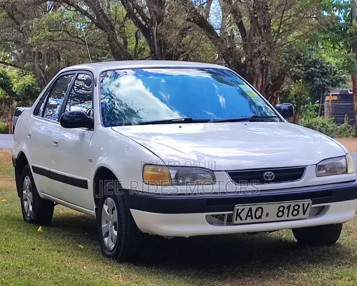 Toyota Corolla Sedan 1998 White